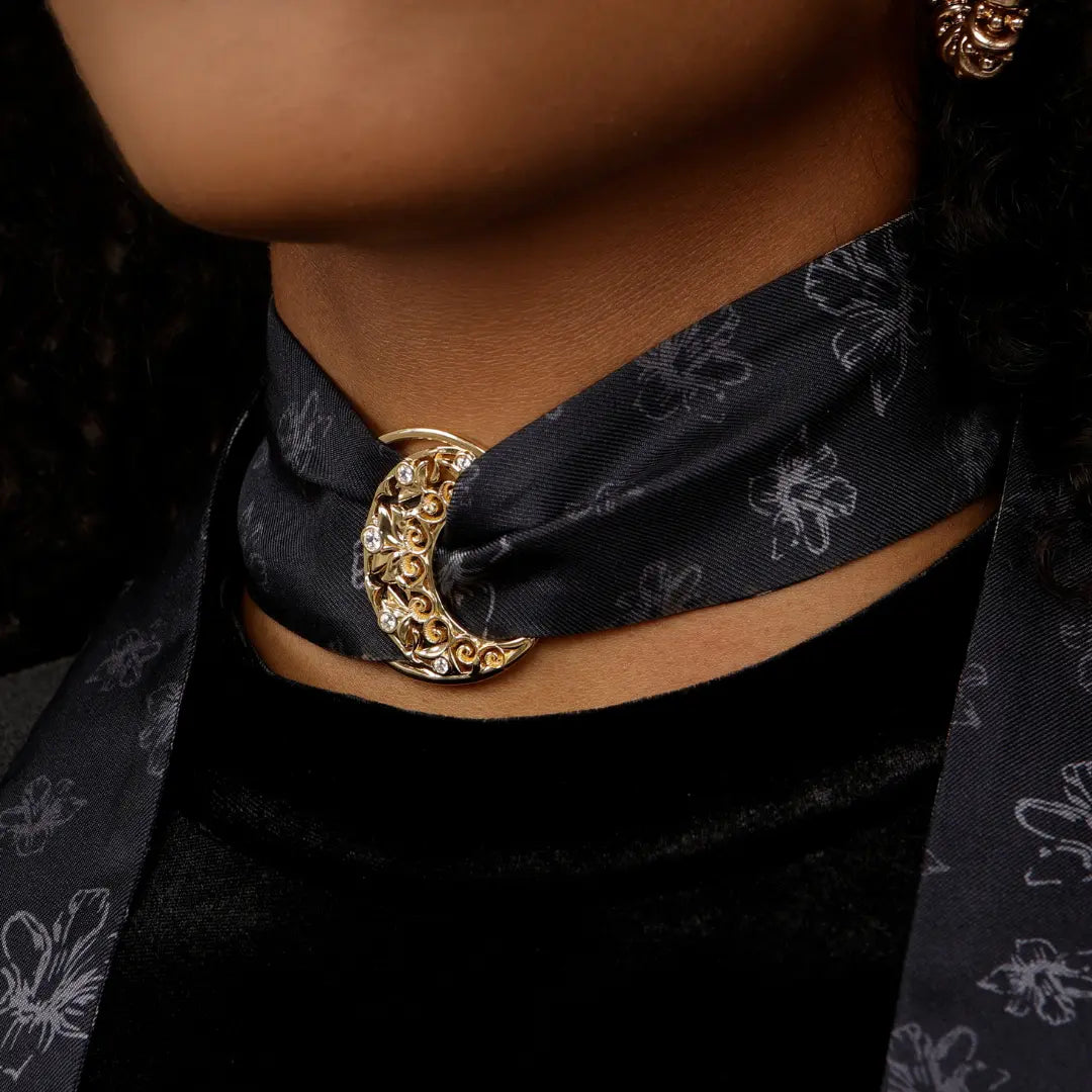 Embrace Orien Gold scarf jewel with a Como silk MeSilk